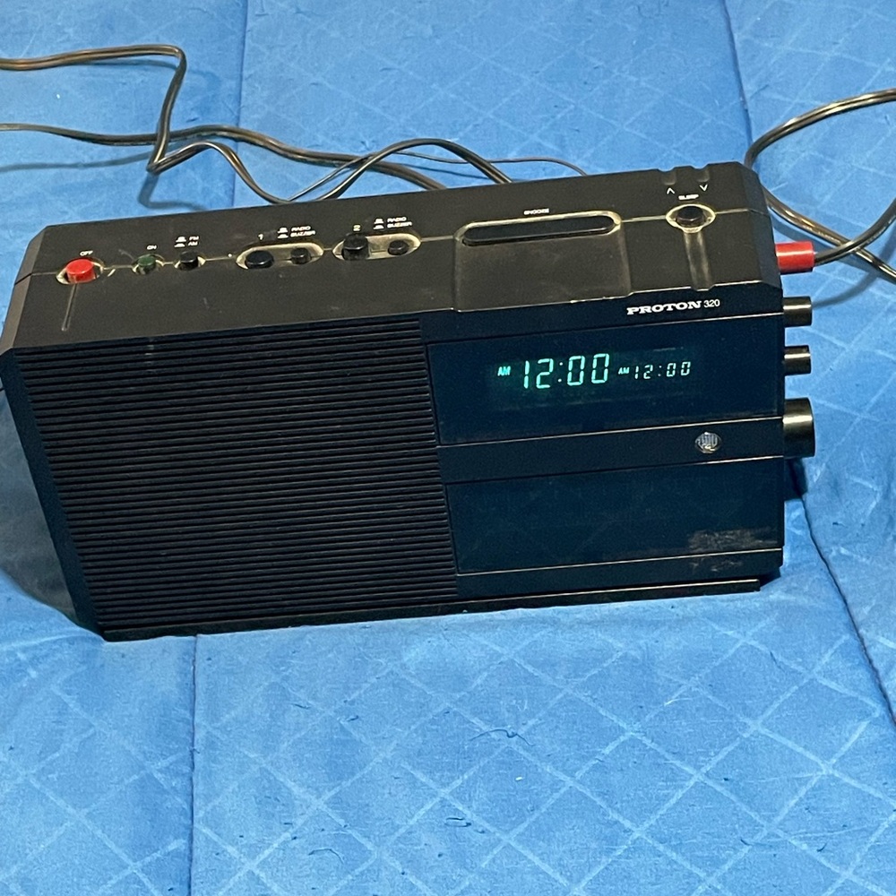 Vintage proton 320 AM FM radio alarm clock Tested And Working